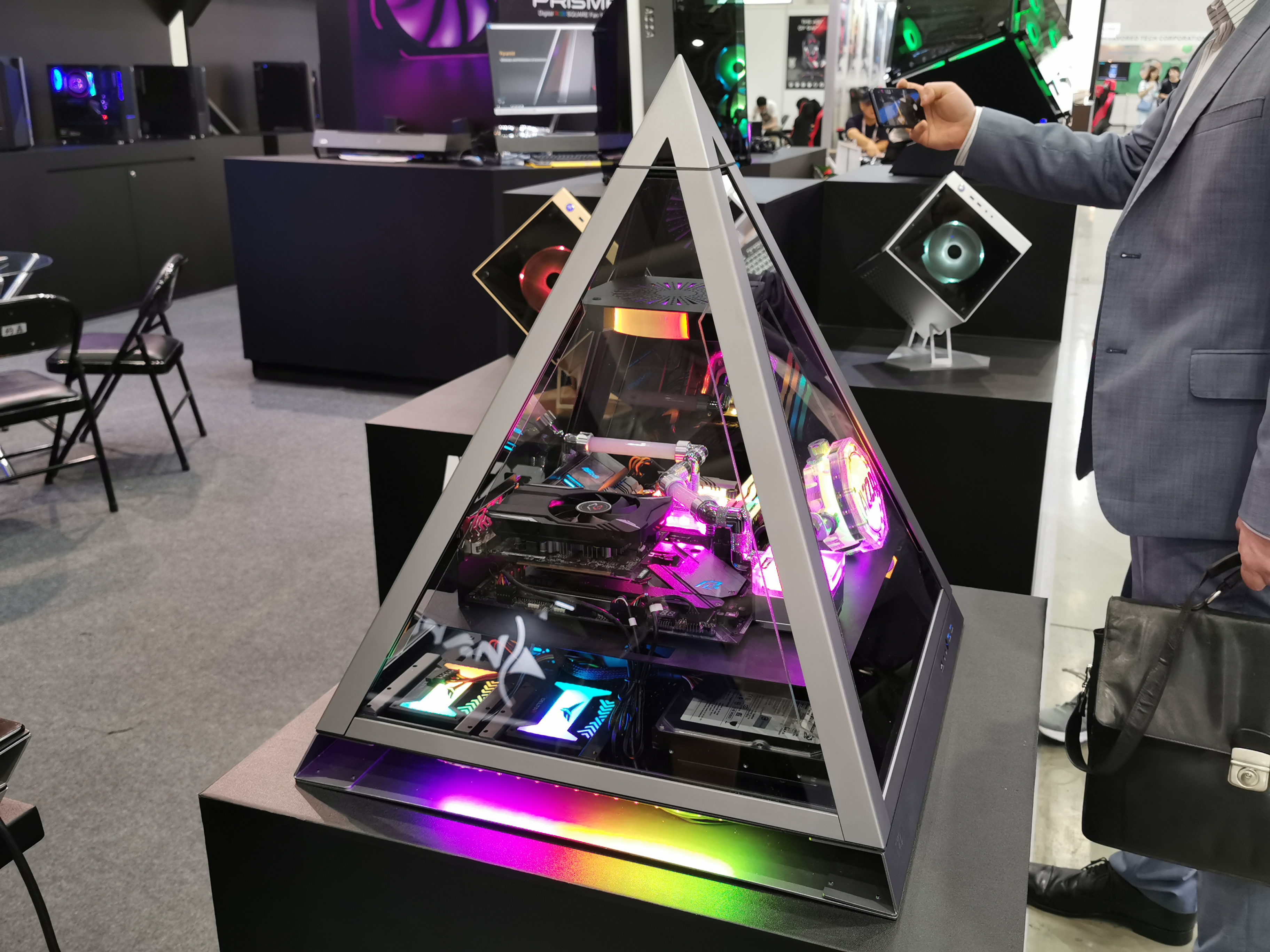 Azza's Pyramid Chassis: The Up-Side Down Case, But Also a Table?